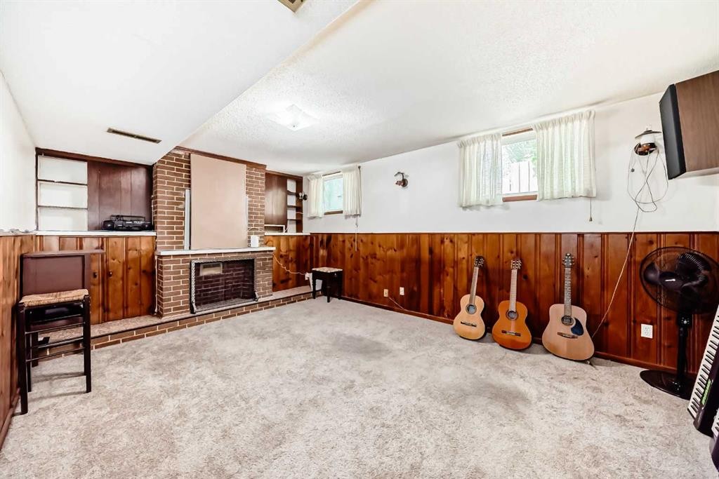 4407 Bowness Road Nw, Calgary, AB