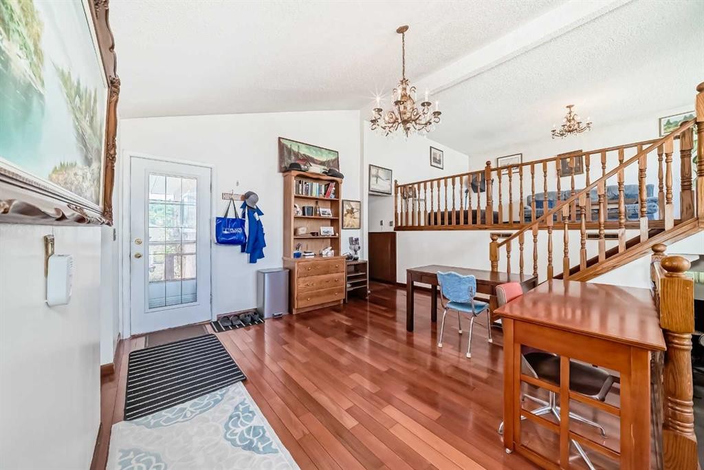 4407 Bowness Road Nw, Calgary, AB