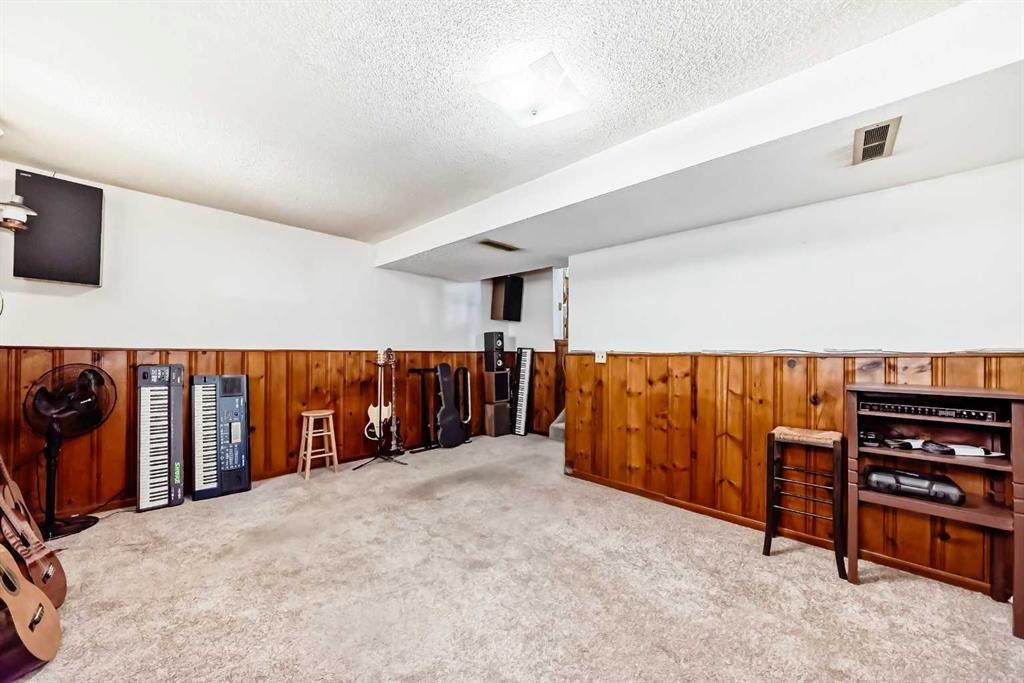 4407 Bowness Road Nw, Calgary, AB