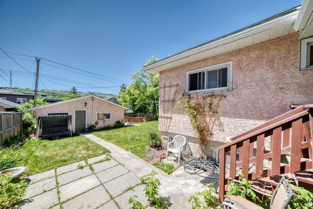 4407 Bowness Road Nw, Calgary, AB