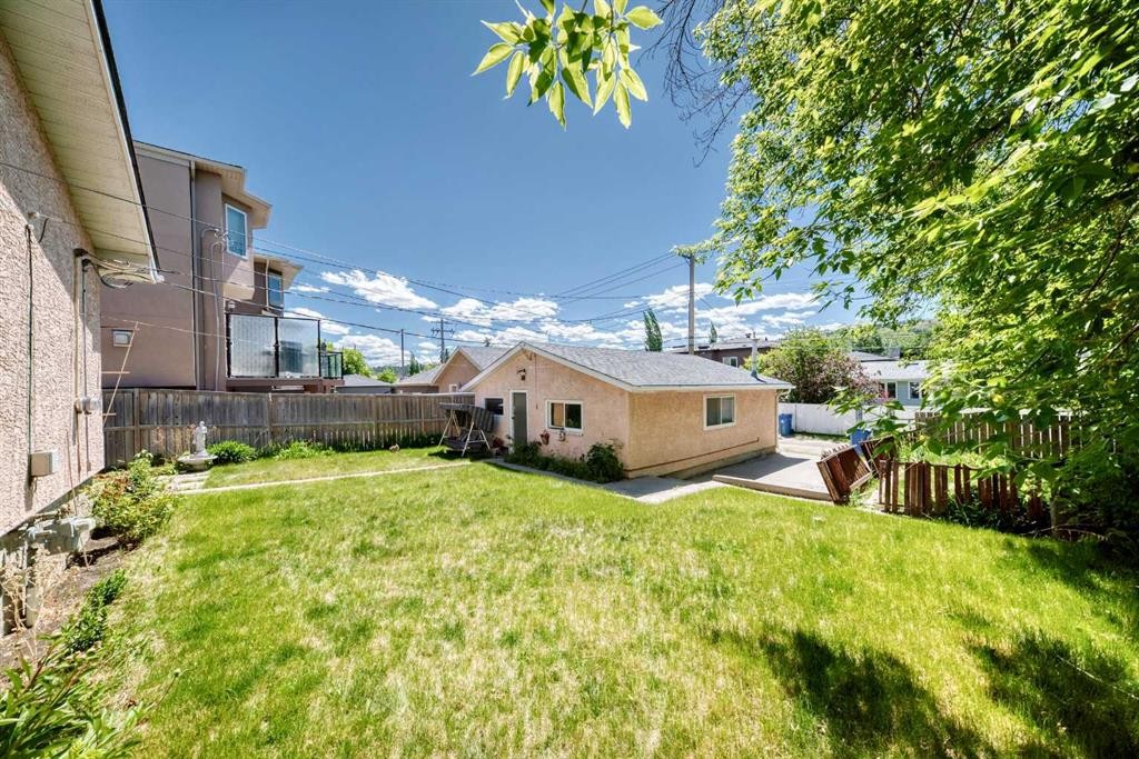 4407 Bowness Road Nw, Calgary, AB