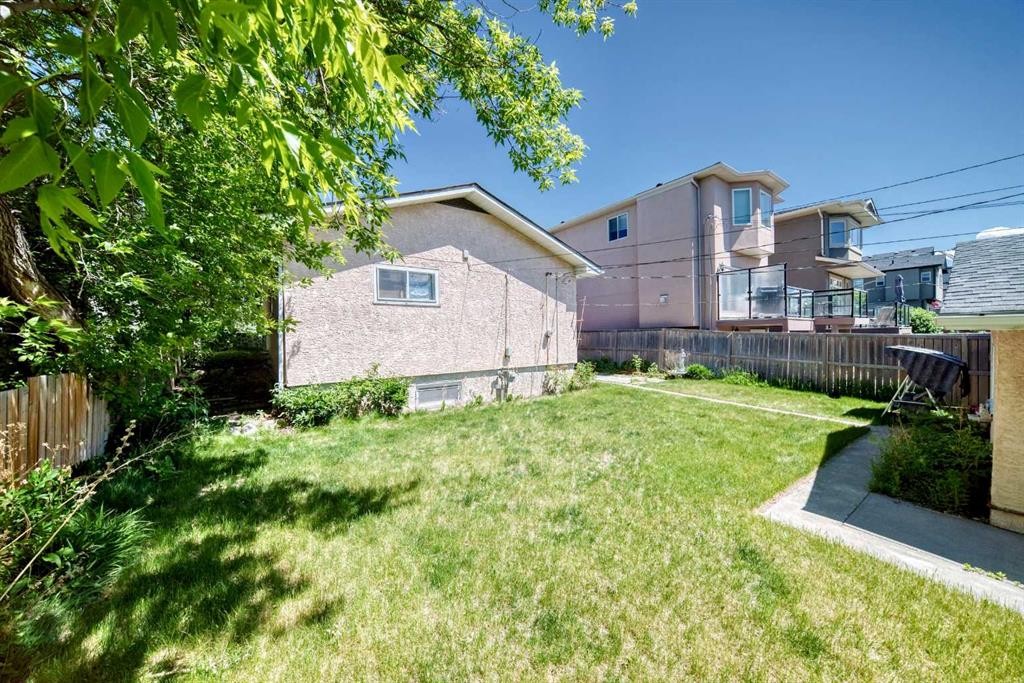 4407 Bowness Road Nw, Calgary, AB