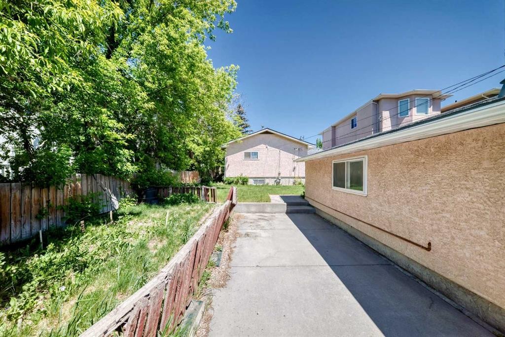 4407 Bowness Road Nw, Calgary, AB