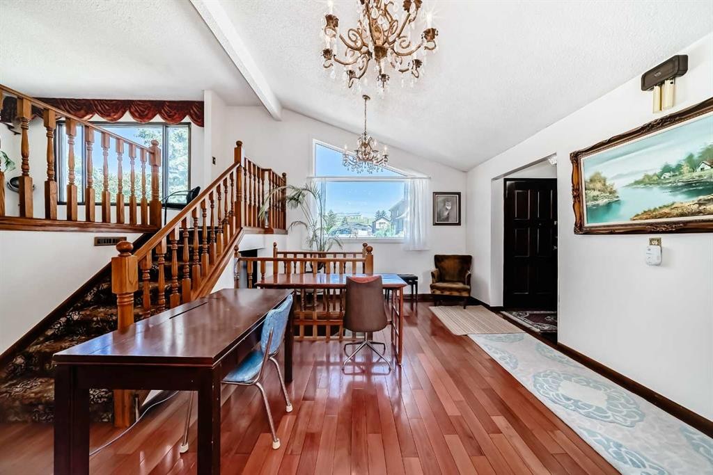 4407 Bowness Road Nw, Calgary, AB