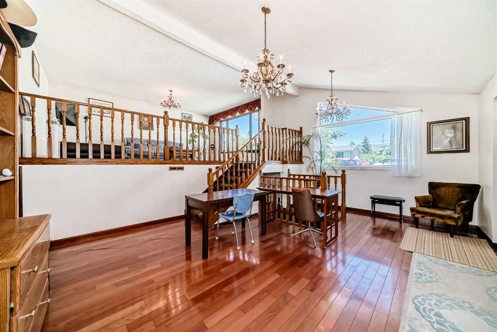 4407 Bowness Road Nw, Calgary, AB