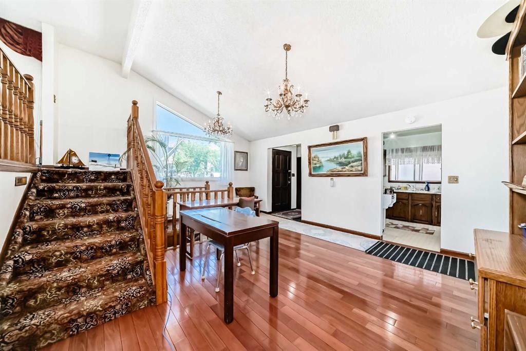 4407 Bowness Road Nw, Calgary, AB