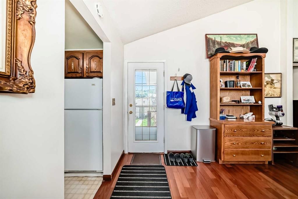 4407 Bowness Road Nw, Calgary, AB
