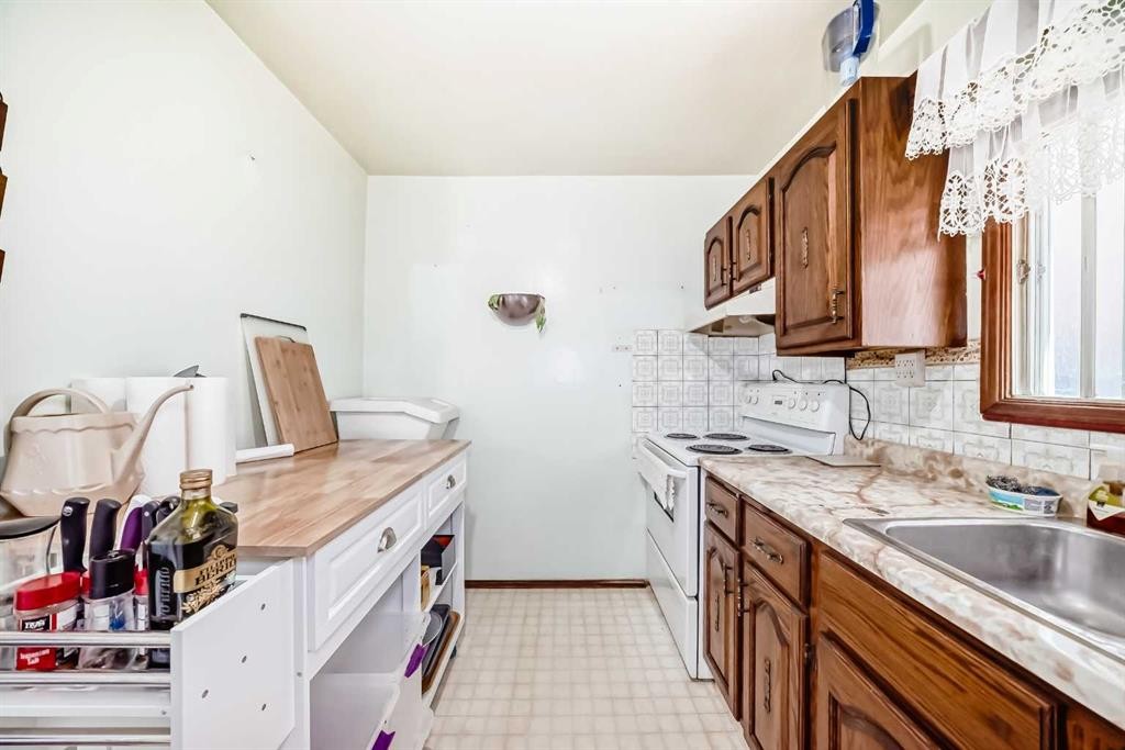 4407 Bowness Road Nw, Calgary, AB
