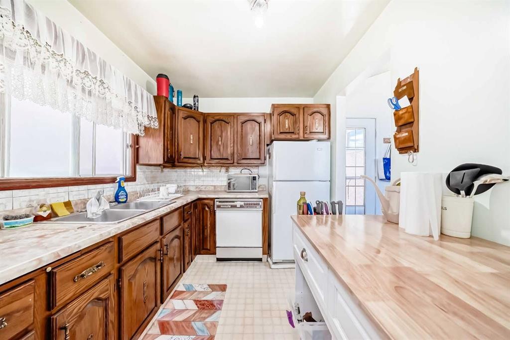 4407 Bowness Road Nw, Calgary, AB
