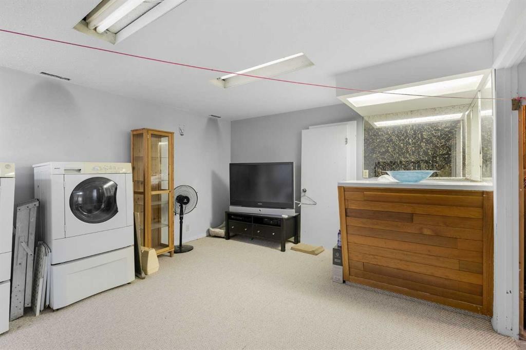 252 Templeview Way Ne, Calgary, AB - Indoor Photo Showing Laundry Room