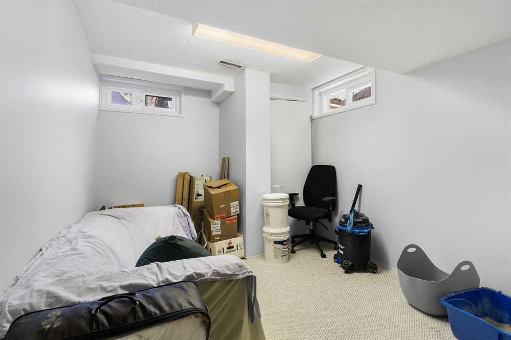 252 Templeview Way Ne, Calgary, AB - Indoor Photo Showing Other Room