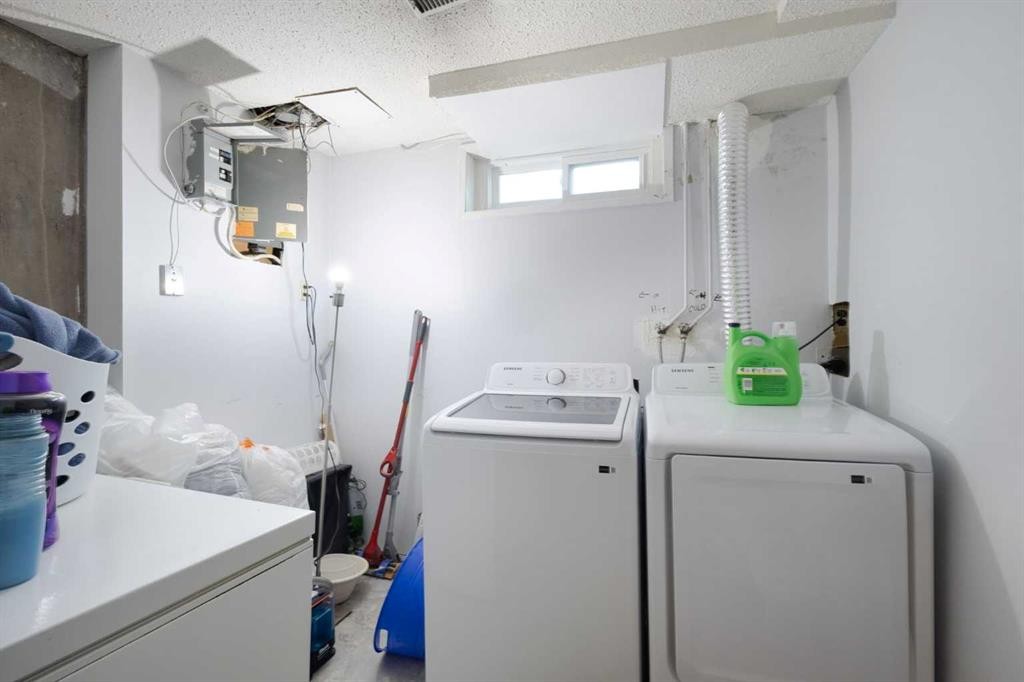 252 Templeview Way Ne, Calgary, AB - Indoor Photo Showing Laundry Room