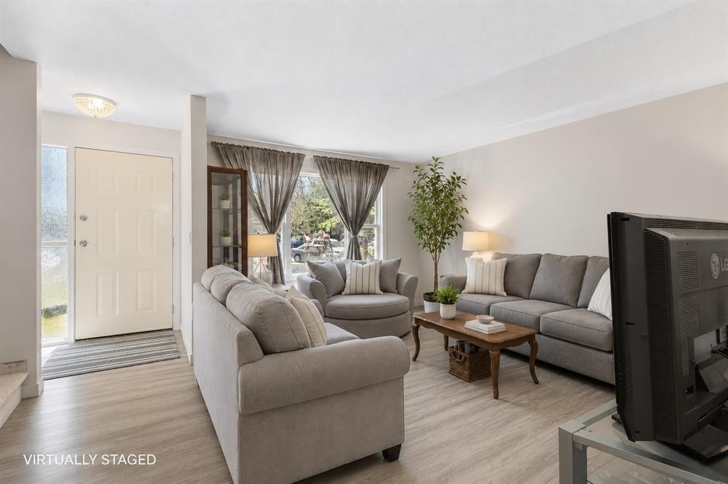252 Templeview Way Ne, Calgary, AB - Indoor Photo Showing Living Room