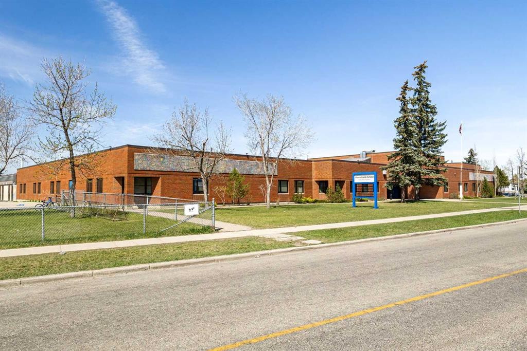 252 Templeview Way Ne, Calgary, AB - Outdoor