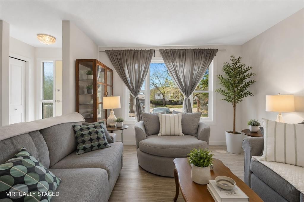 252 Templeview Way Ne, Calgary, AB - Indoor Photo Showing Living Room