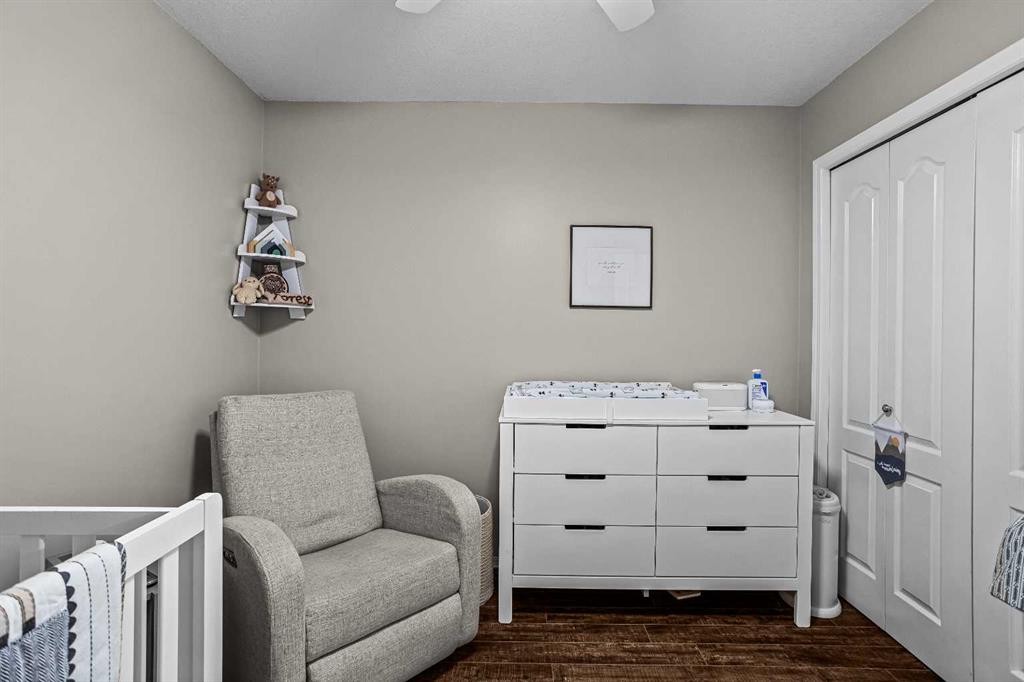 111-300 Palliser, Canmore, AB - Indoor Photo Showing Bedroom