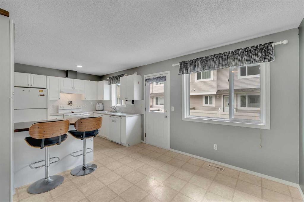 27-4 Stonegate Drive Nw, Airdrie, AB