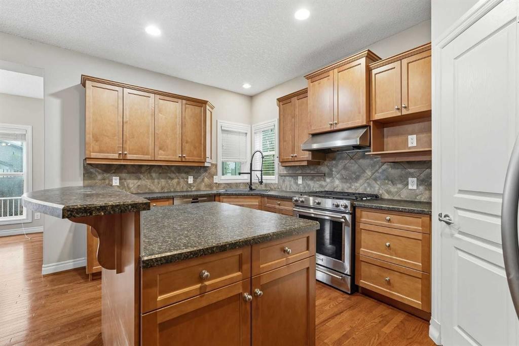 378 Chaparral Ridge Circle Se, Calgary, AB - Indoor Photo Showing Kitchen