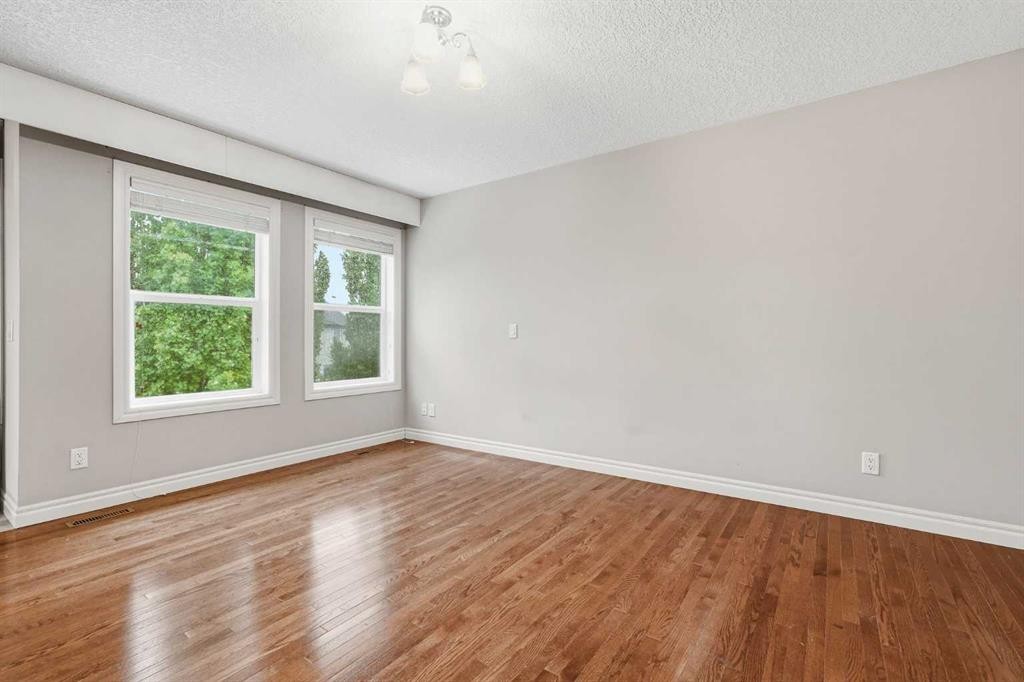 378 Chaparral Ridge Circle Se, Calgary, AB - Indoor Photo Showing Other Room
