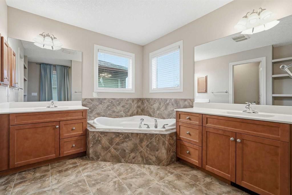 378 Chaparral Ridge Circle Se, Calgary, AB - Indoor Photo Showing Bathroom