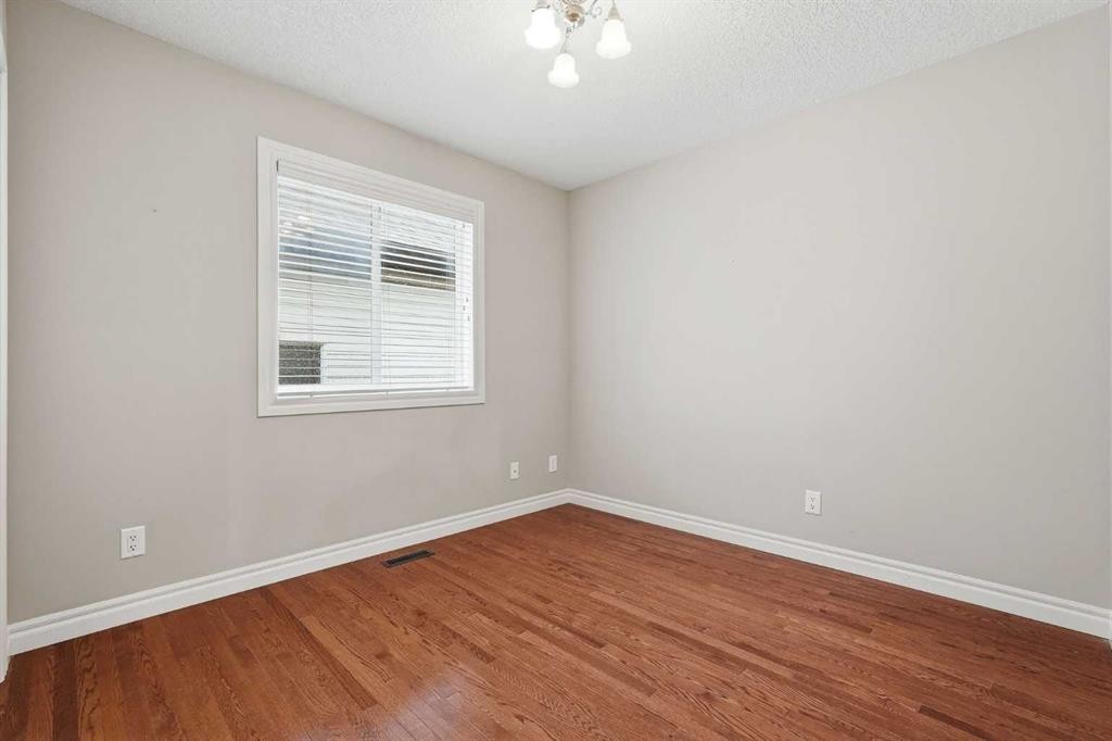 378 Chaparral Ridge Circle Se, Calgary, AB - Indoor Photo Showing Other Room