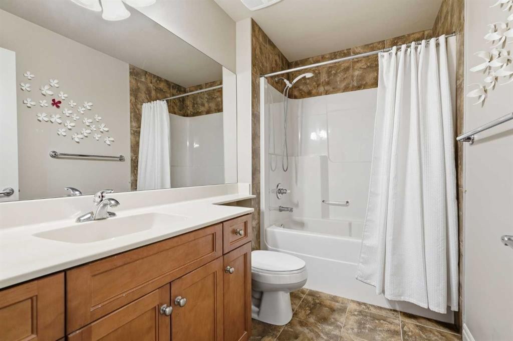 378 Chaparral Ridge Circle Se, Calgary, AB - Indoor Photo Showing Bathroom
