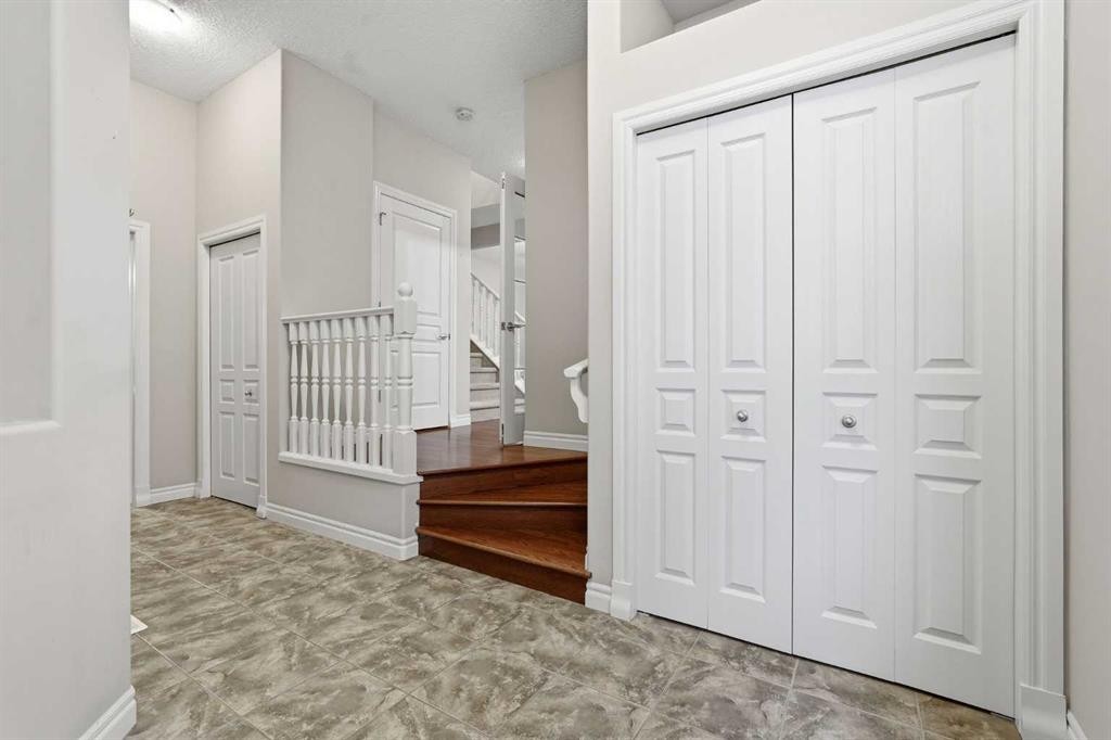 378 Chaparral Ridge Circle Se, Calgary, AB - Indoor Photo Showing Other Room