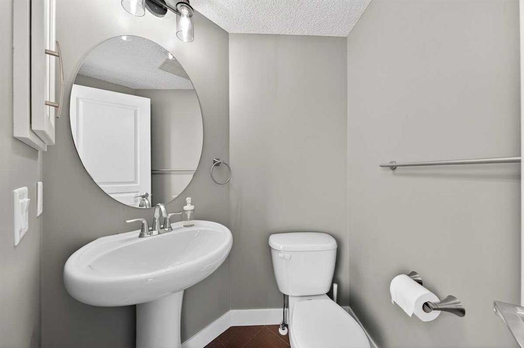 108 Auburn Crest Park Se, Calgary, AB - Indoor Photo Showing Bathroom