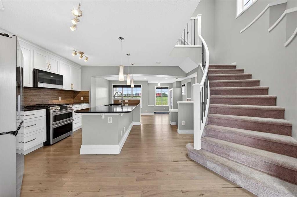 108 Auburn Crest Park Se, Calgary, AB - Indoor Photo Showing Kitchen With Upgraded Kitchen