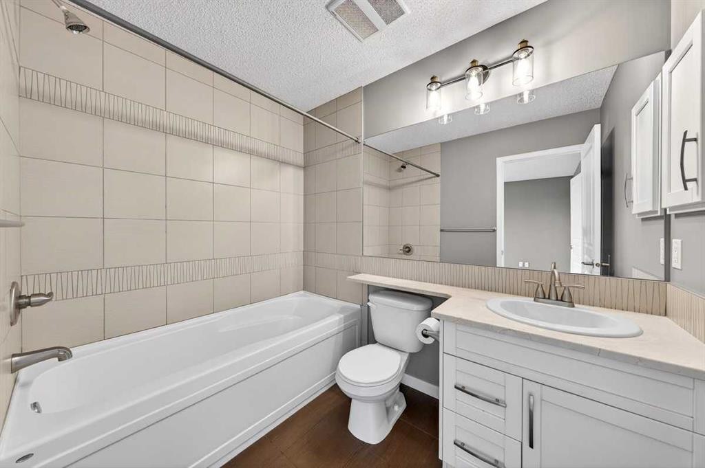 108 Auburn Crest Park Se, Calgary, AB - Indoor Photo Showing Bathroom