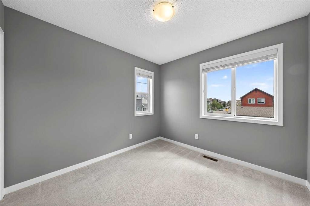 108 Auburn Crest Park Se, Calgary, AB - Indoor Photo Showing Other Room