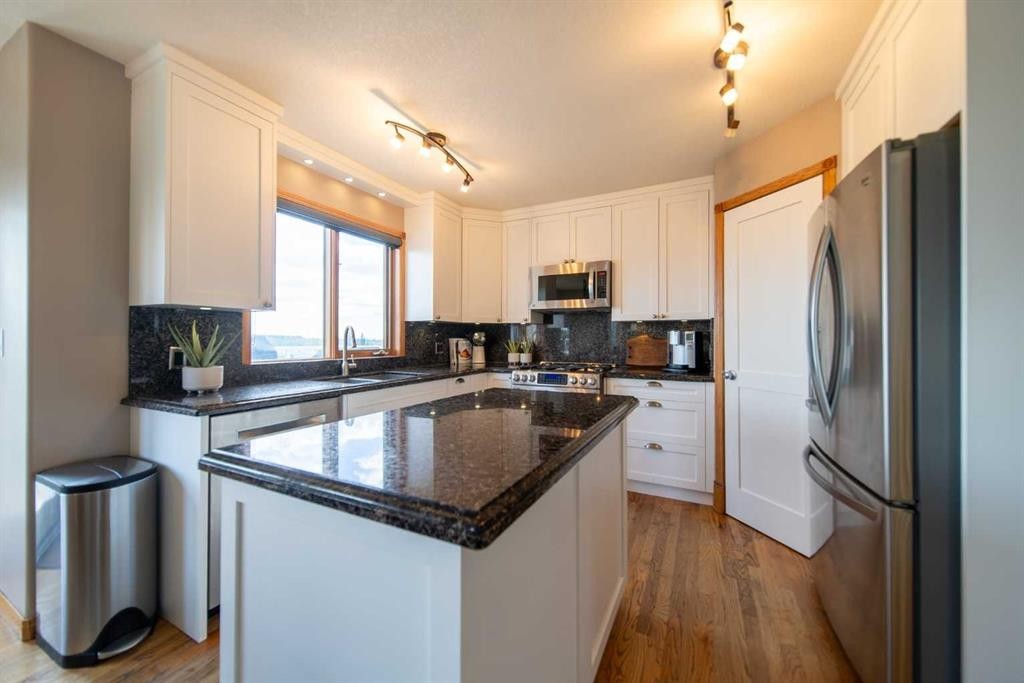 360 Hidden Ranch Circle Nw, Calgary, AB