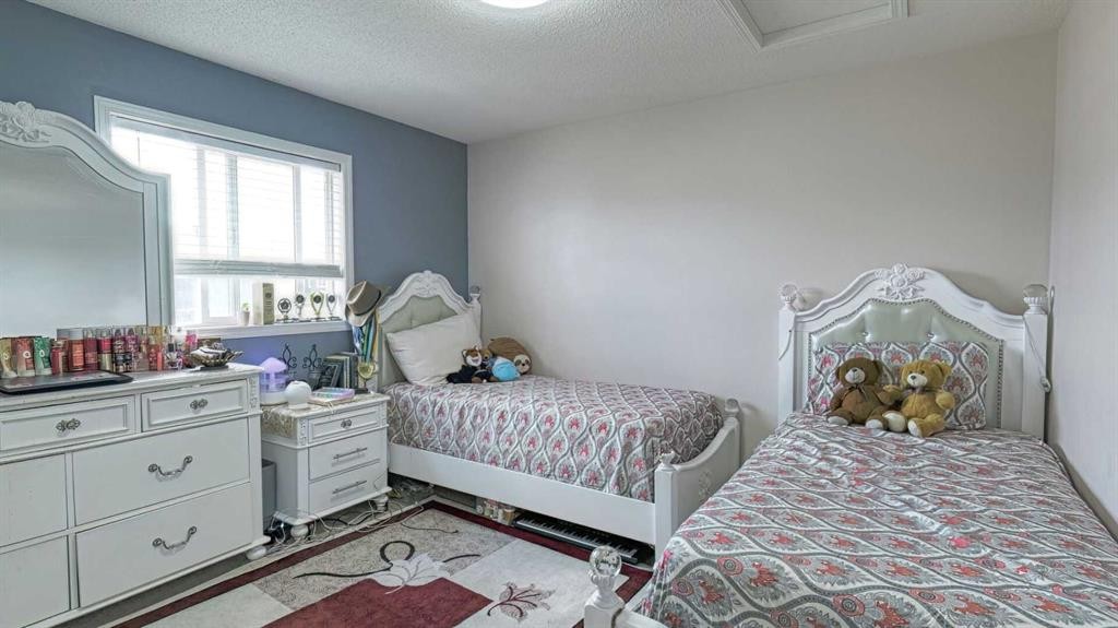54 Saddlecreek Crescent Ne, Calgary, AB - Indoor Photo Showing Bedroom