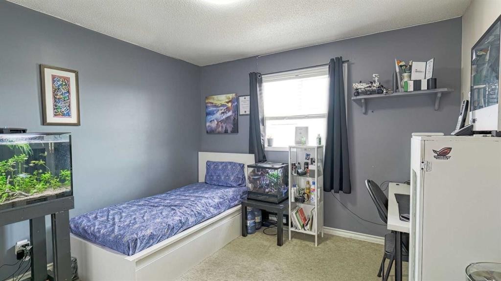 54 Saddlecreek Crescent Ne, Calgary, AB - Indoor Photo Showing Bedroom