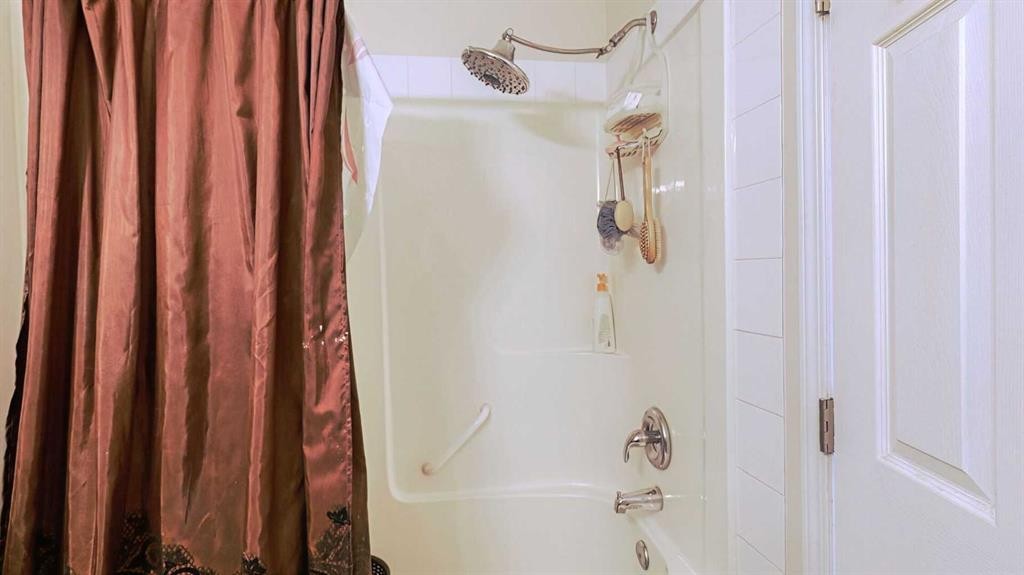 54 Saddlecreek Crescent Ne, Calgary, AB - Indoor Photo Showing Bathroom