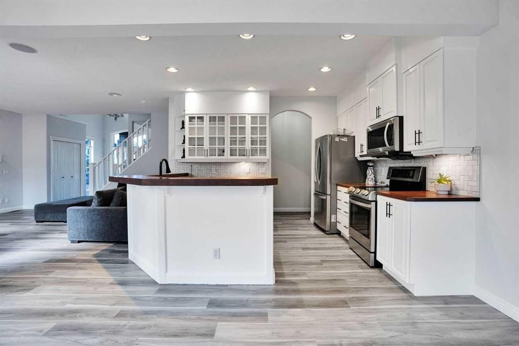 74 Cranleigh Green Se, Calgary, AB - Indoor Photo Showing Kitchen