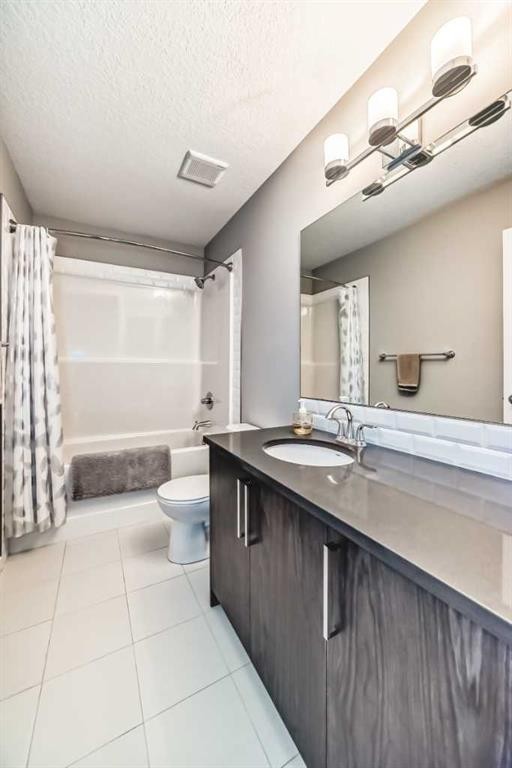 984 Seton Circle Se, Calgary, AB - Indoor Photo Showing Bathroom