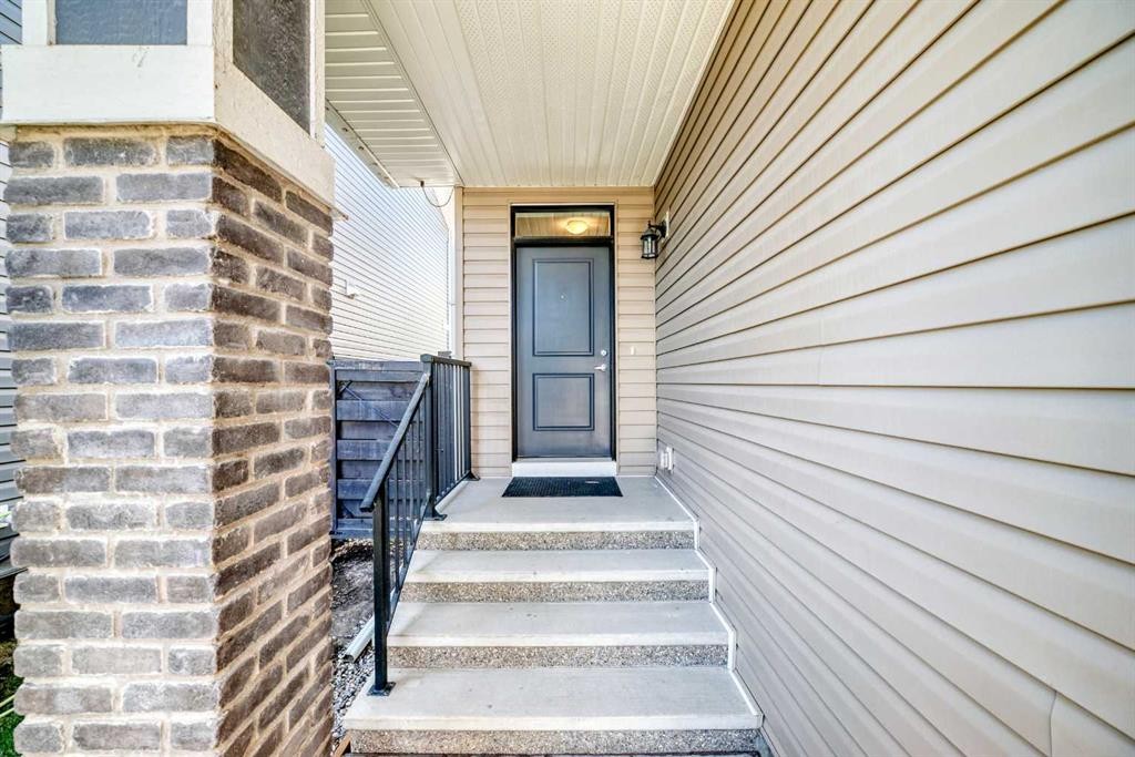 984 Seton Circle Se, Calgary, AB - Outdoor