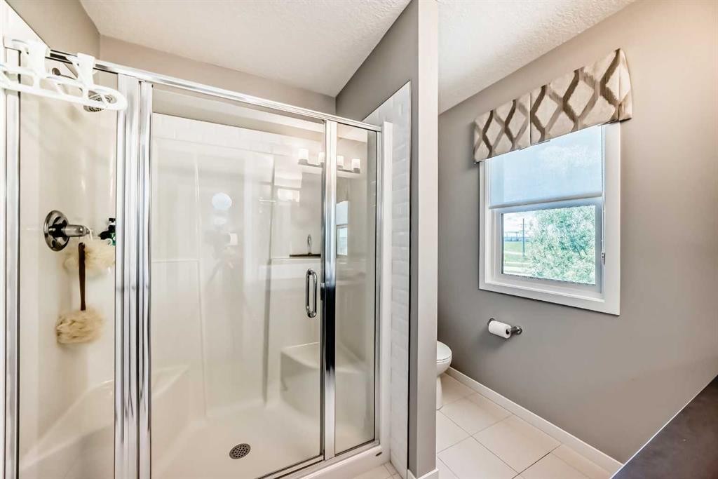 984 Seton Circle Se, Calgary, AB - Indoor Photo Showing Bathroom