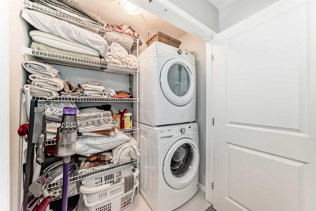 984 Seton Circle Se, Calgary, AB - Indoor Photo Showing Laundry Room