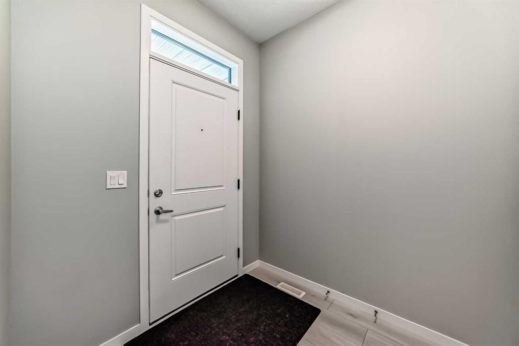 984 Seton Circle Se, Calgary, AB - Indoor Photo Showing Other Room