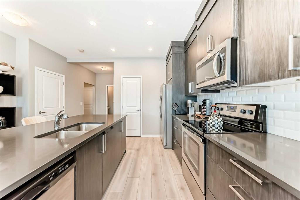 984 Seton Circle Se, Calgary, AB - Indoor Photo Showing Kitchen With Double Sink With Upgraded Kitchen