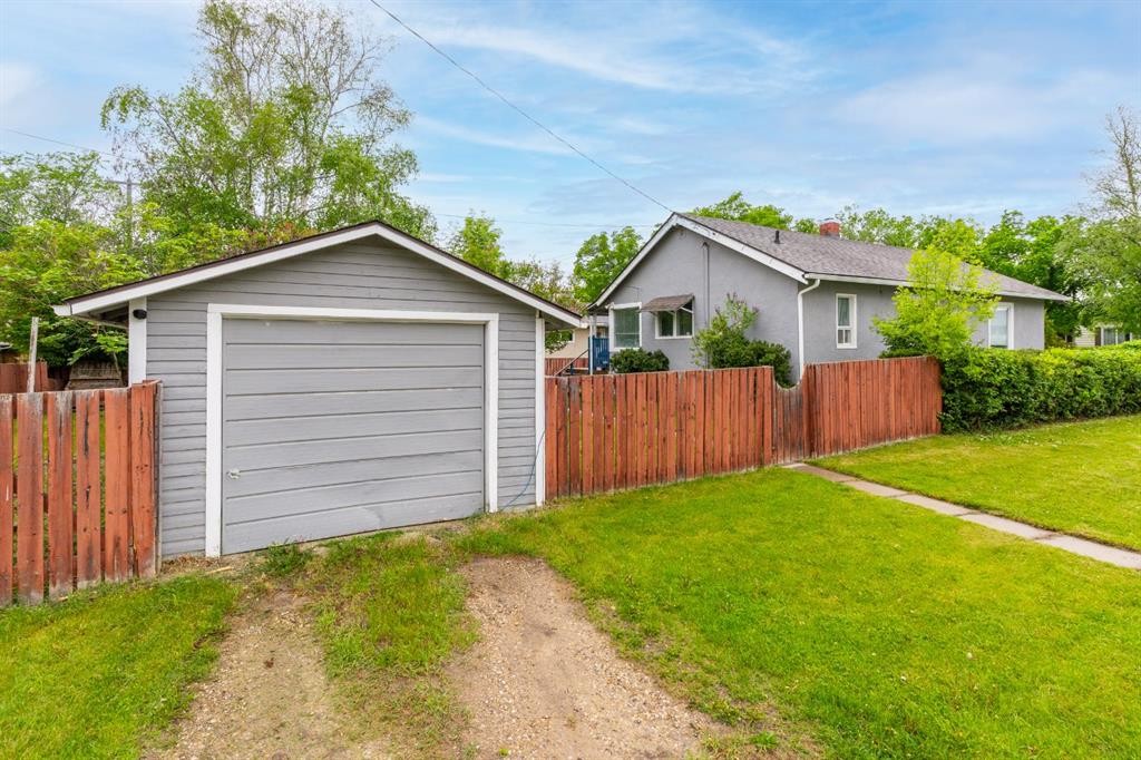 5501 51 Street, Olds, AB