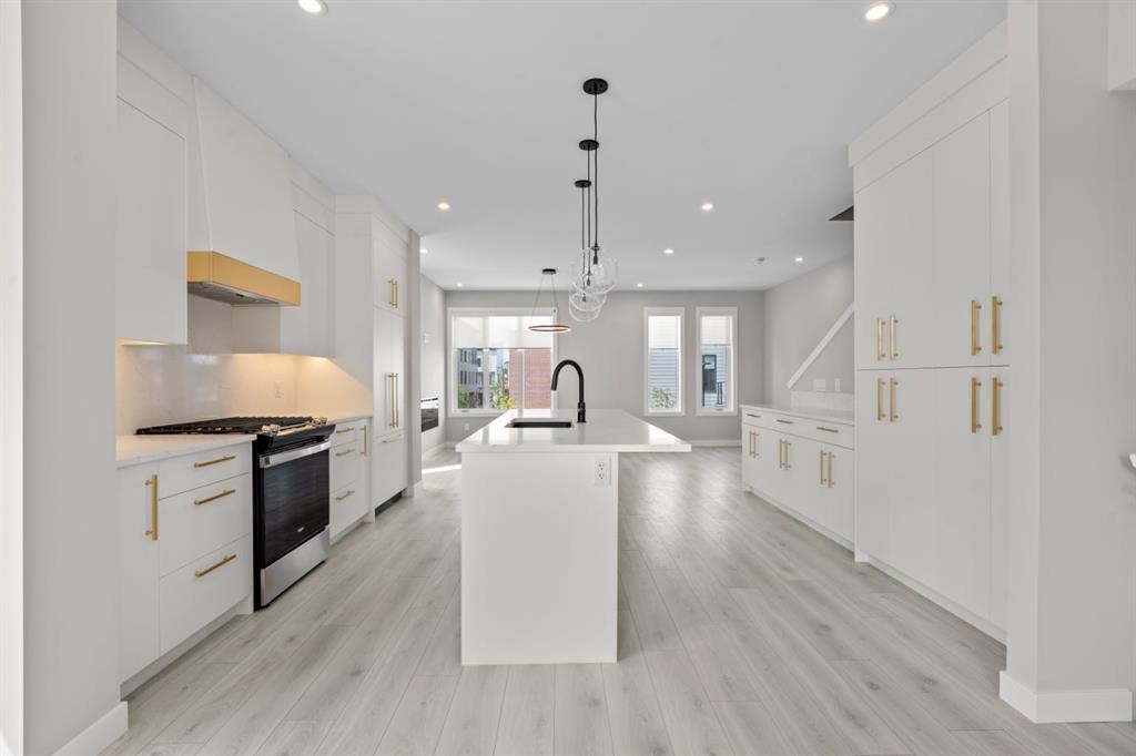 203-8155 8 Avenue Sw, Calgary, AB