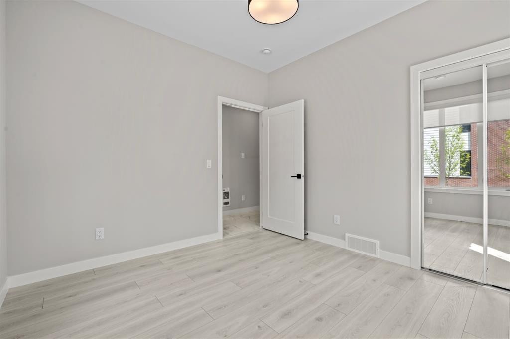 203-8155 8 Avenue Sw, Calgary, AB