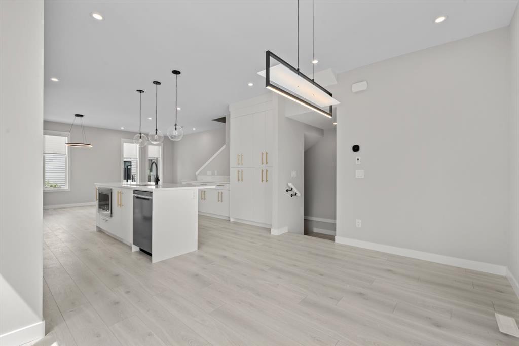 203-8155 8 Avenue Sw, Calgary, AB