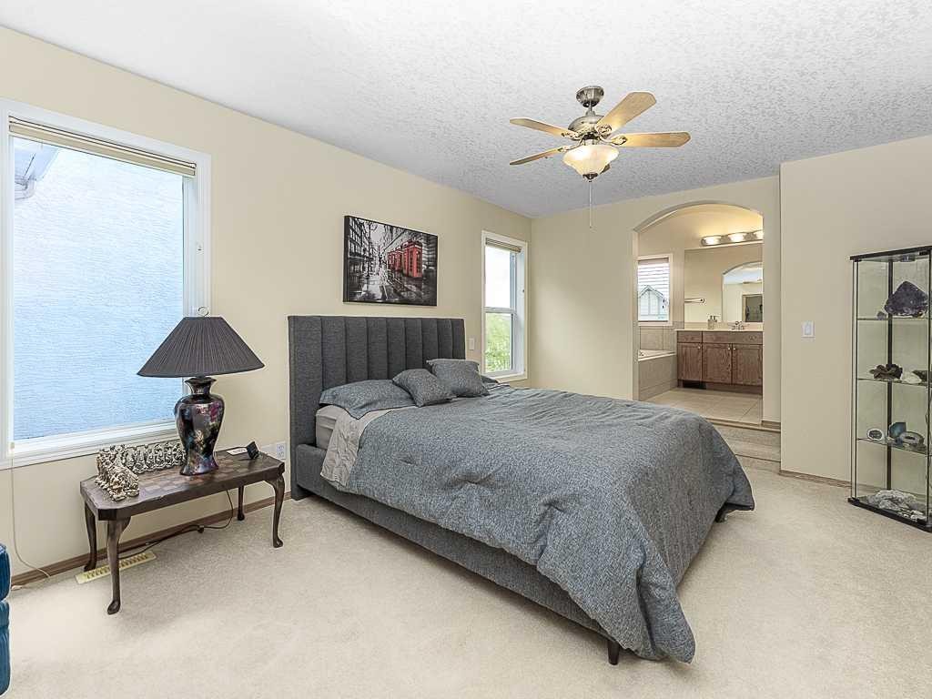 143 Cougarstone Square Sw, Calgary, AB