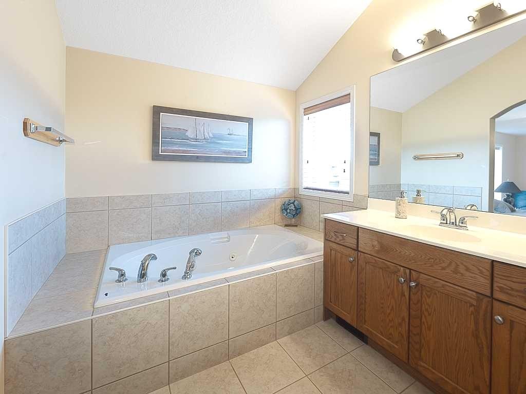 143 Cougarstone Square Sw, Calgary, AB