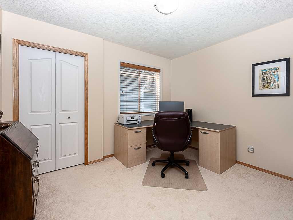 143 Cougarstone Square Sw, Calgary, AB