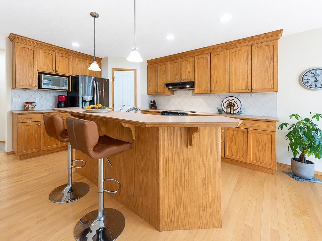 143 Cougarstone Square Sw, Calgary, AB